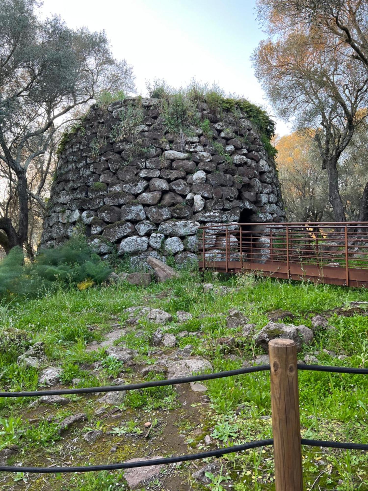 Muristene Pozzo Santa Cristina Paulilatino Экстерьер фото